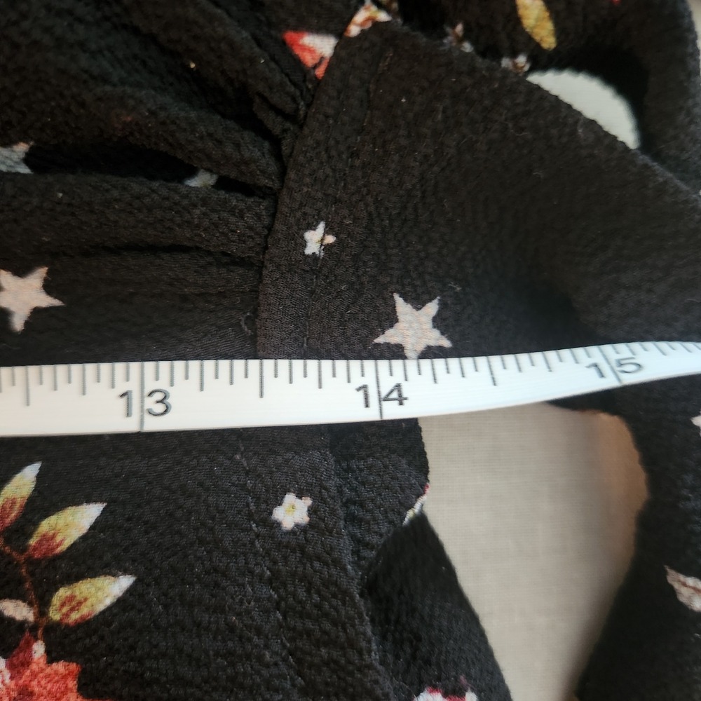 Floral Star Print Wrap Mini Dress Black Red White Short Sleeve Ruffle Hem Medium - Picture 6 of 8